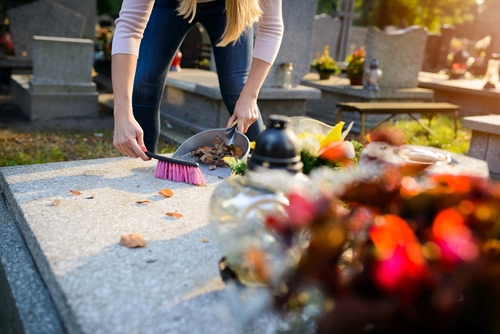 headstone cleaning and maintenance