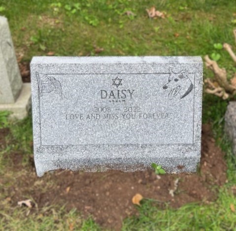 Slant marker for a pet memorial